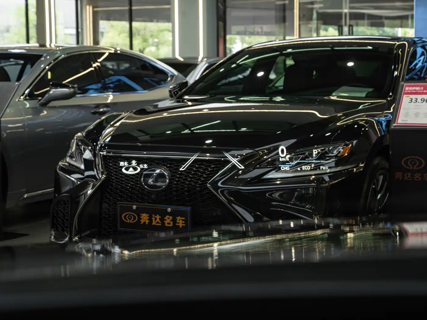 Lexus LS 2018 500h Executive Edition China V фото 23