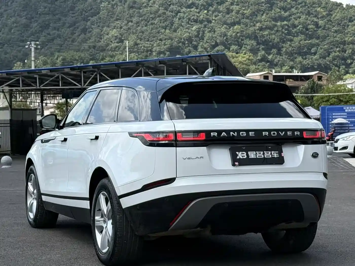 Фото 16 - Land Rover Range Rover Velar