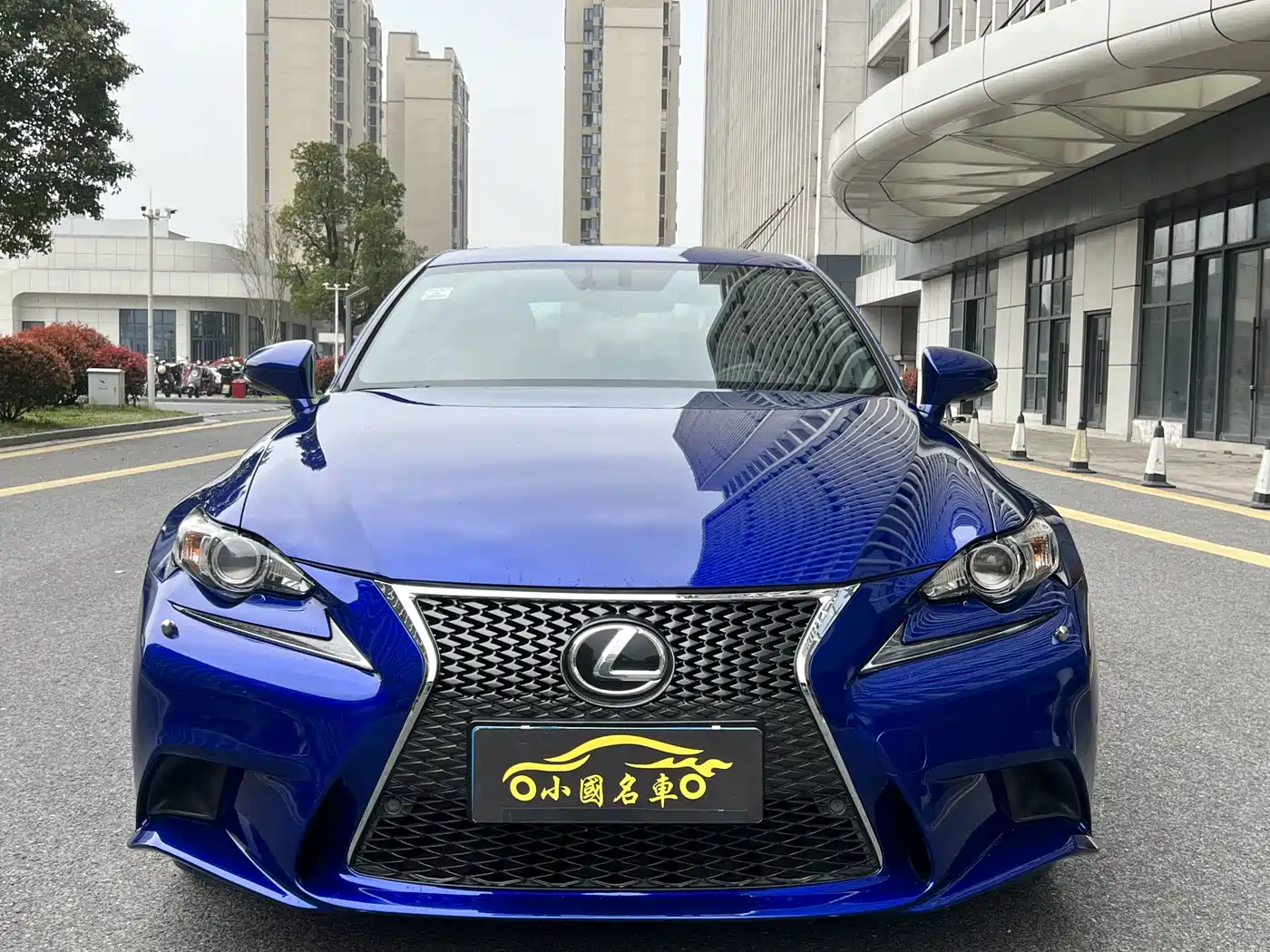 LEXUS IS