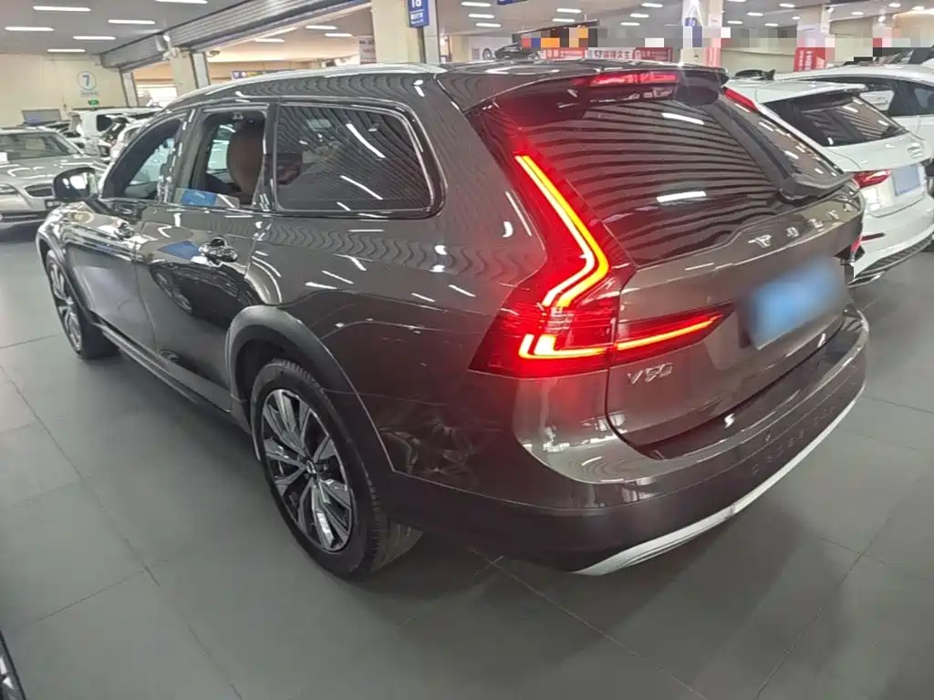 Volvo V90 2022 2022 Cross Country B5 AWD Momentum