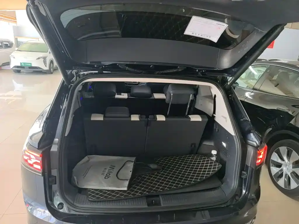 صورة 19 - Volkswagen ID.6 CROZZ