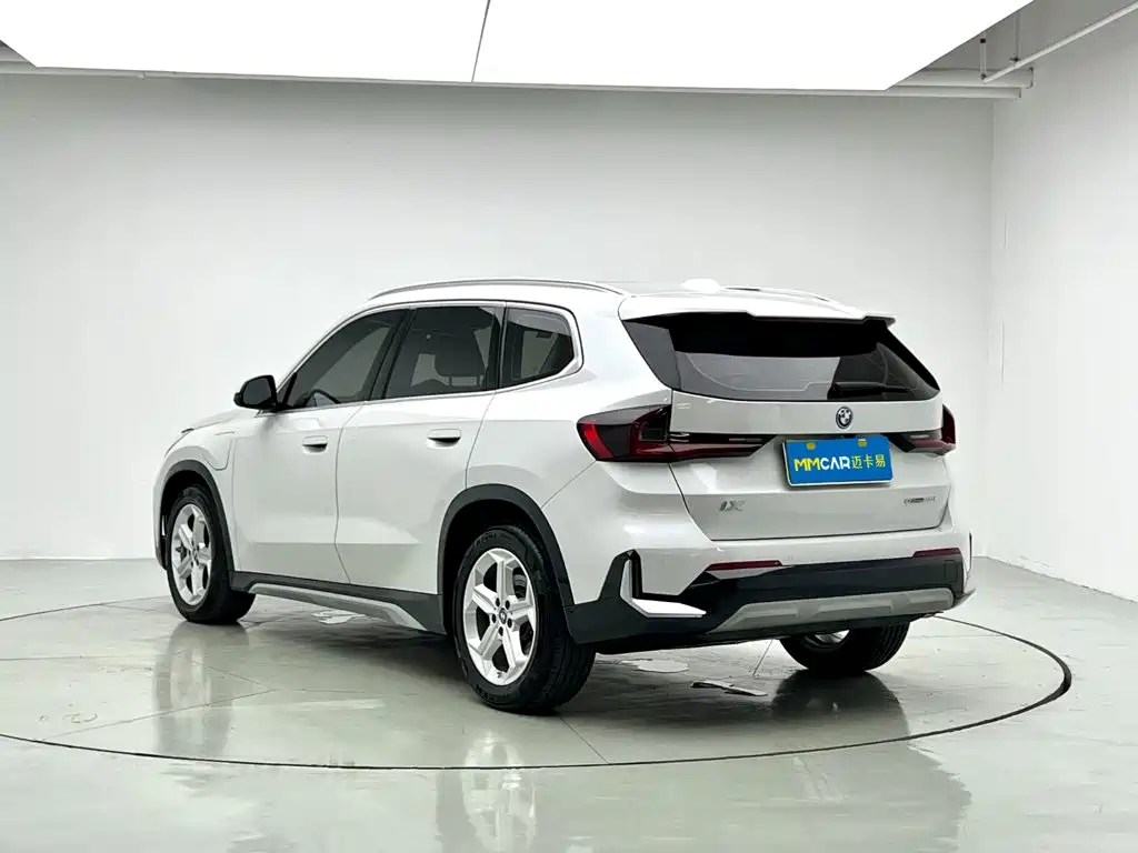 2025 BMW iX1