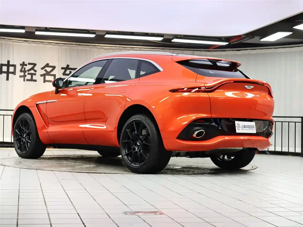 ASTON MARTIN DBX
