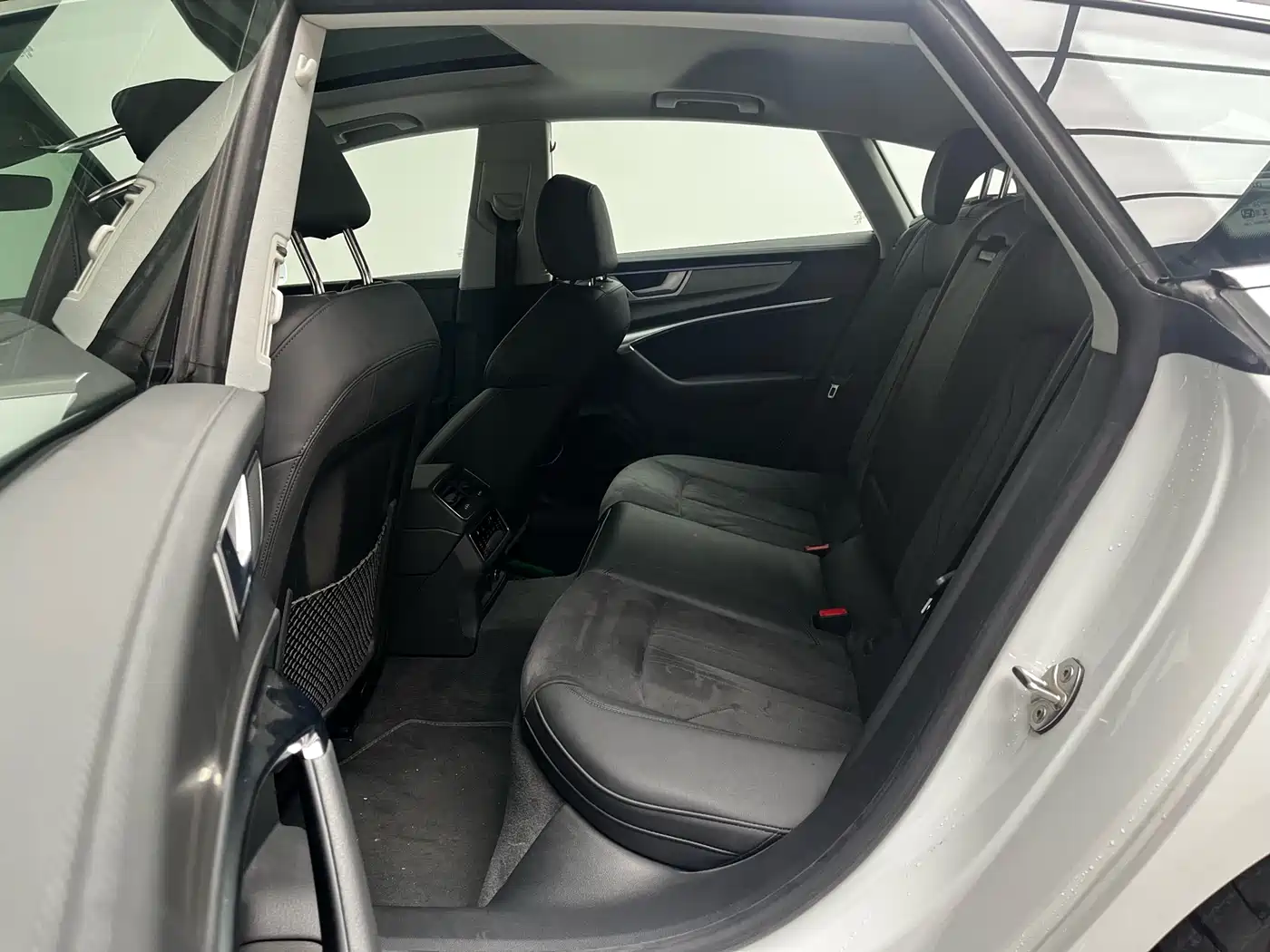 Audi A7 2023 Model 45 TFSI Premium Selection Edition фото 18