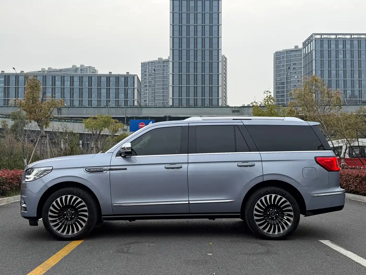 LINCOLN NAVIGATOR