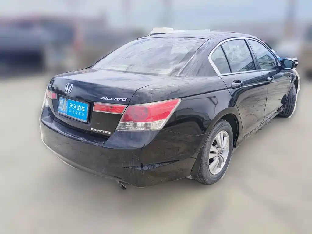 Фото 2 - Honda Accord