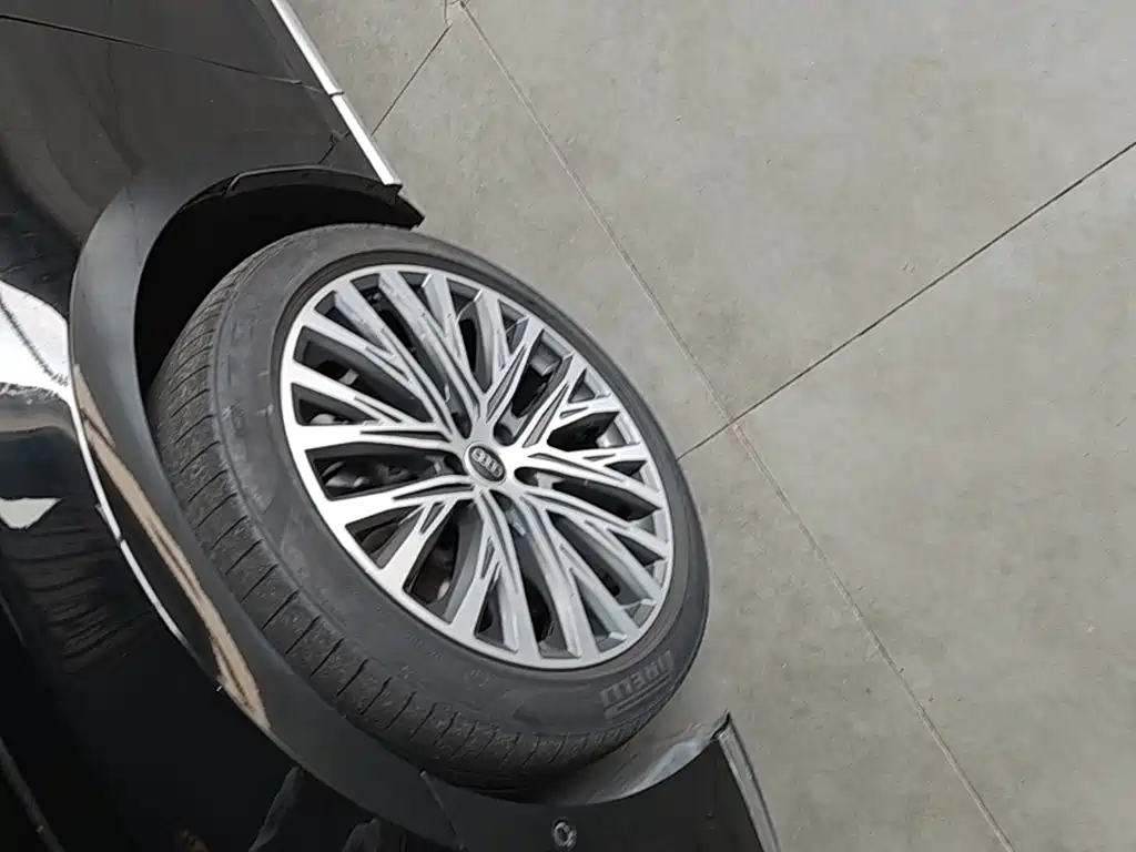 Фото 23 - Audi A8