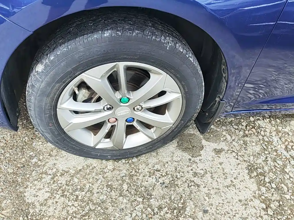 Фото 23 - Geely Emgrand GL