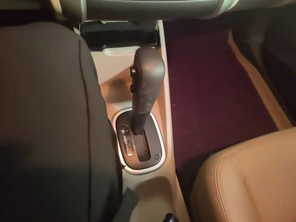 Venucia R50 2014 2013 1.6L Automatic Luxury Edition