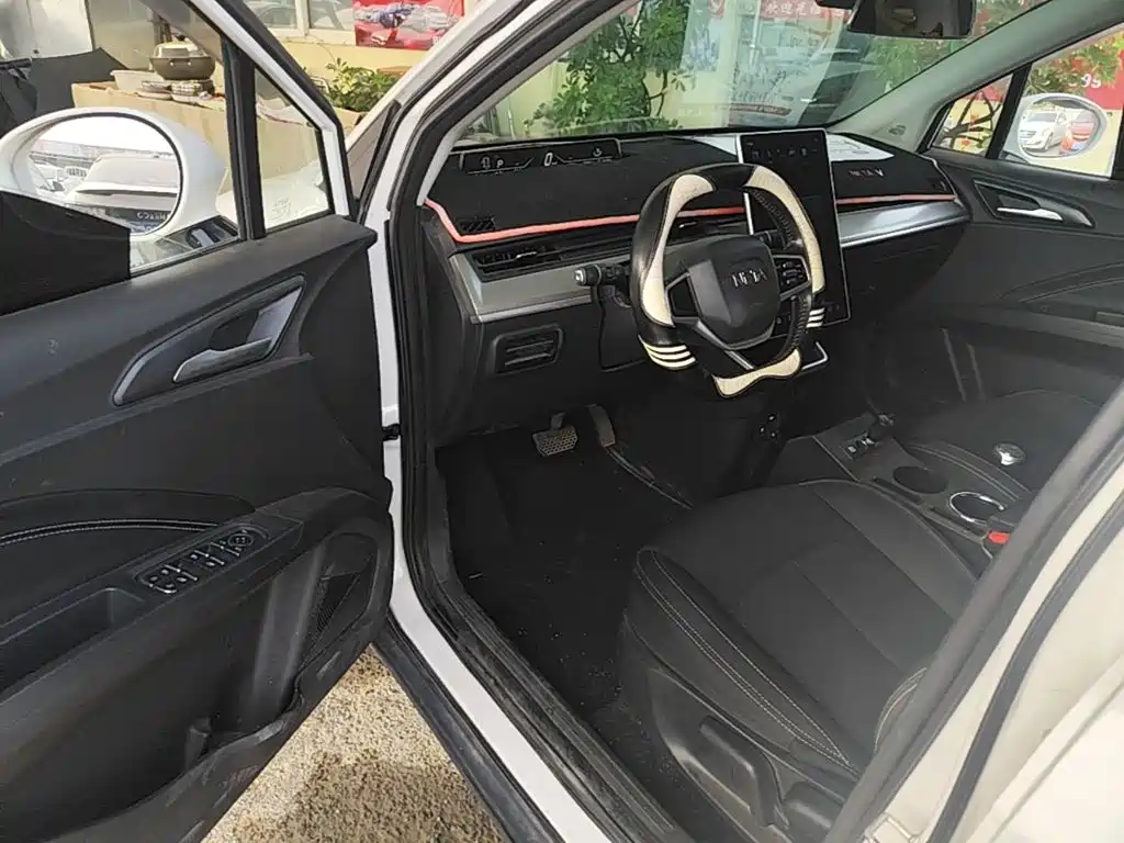 Nezha Auto Nezha V 2021 2021 Standard Range Entertainment Upgrade