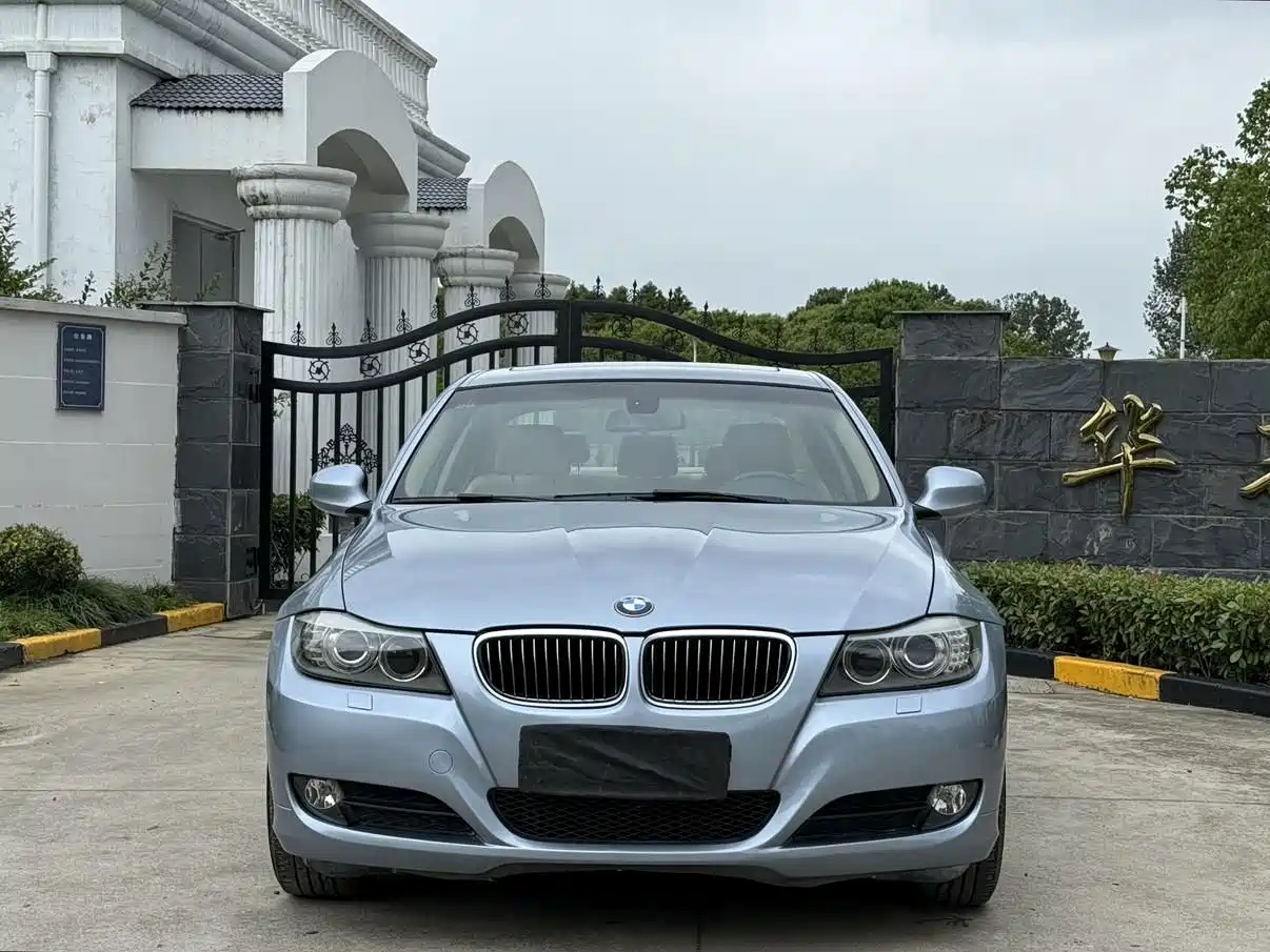 Photo 2 - BMW 3 Series (Import)