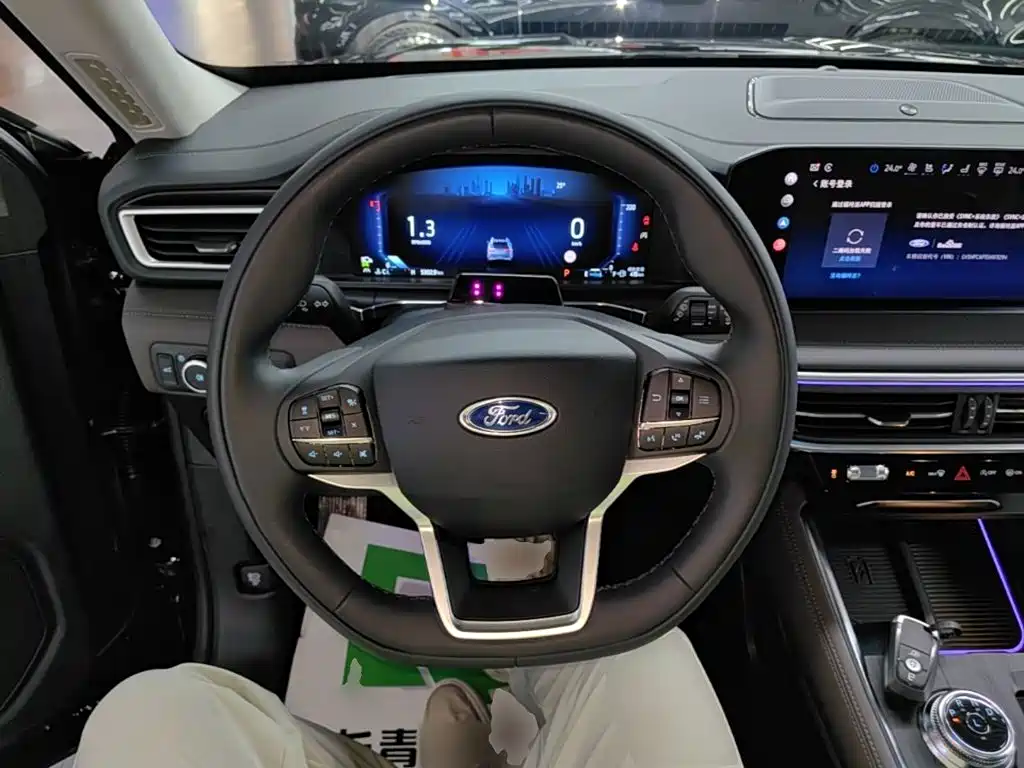 Фото 11 - Ford Explorer