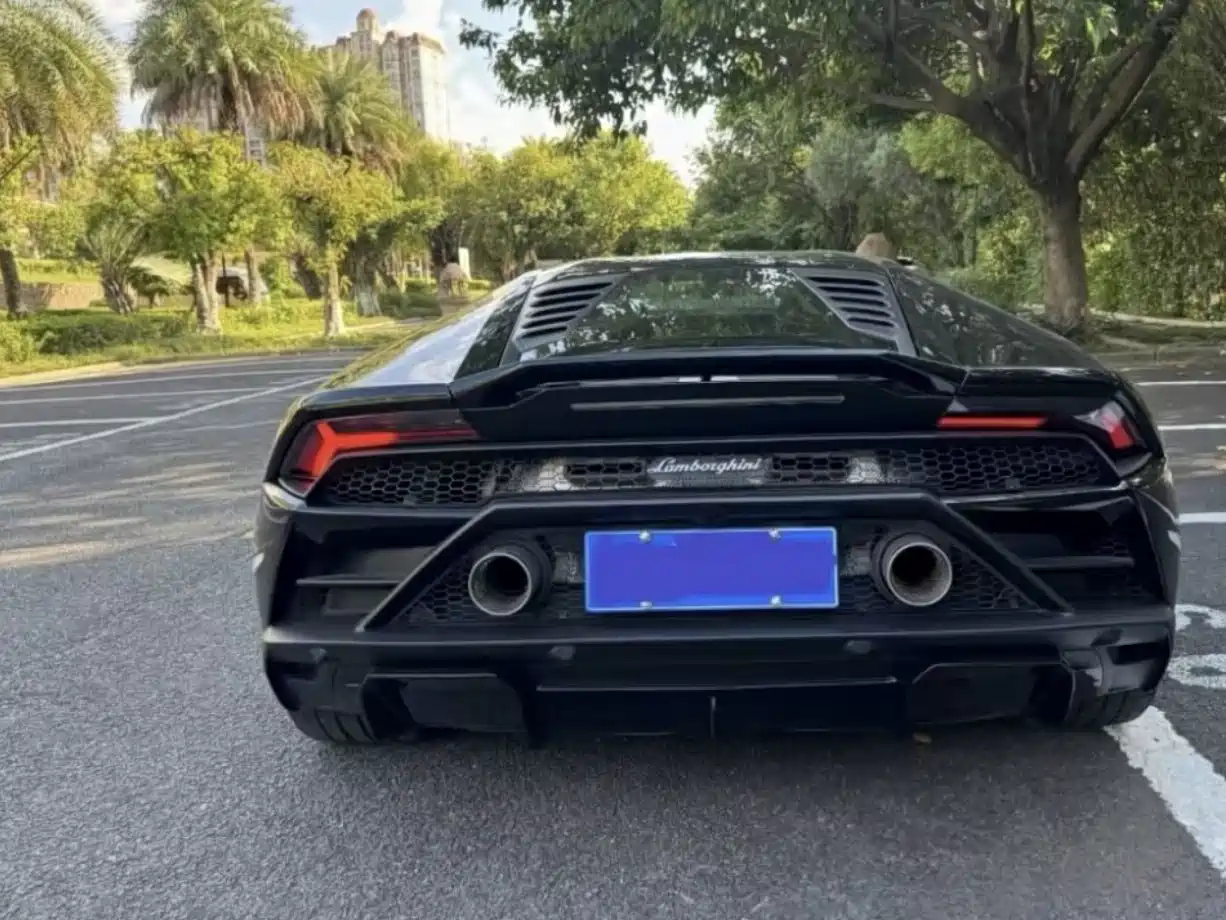 LAMBORGHINI HURACÁN