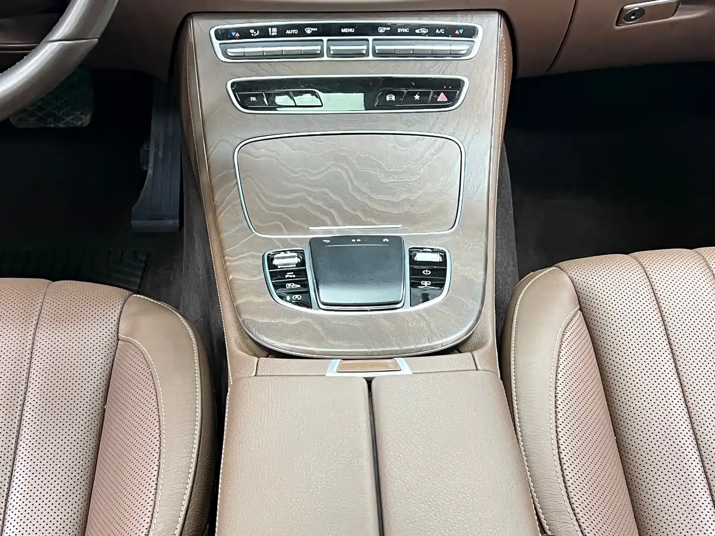 Mercedes-Benz E-Class 2021 E 300 L Premium фото 24