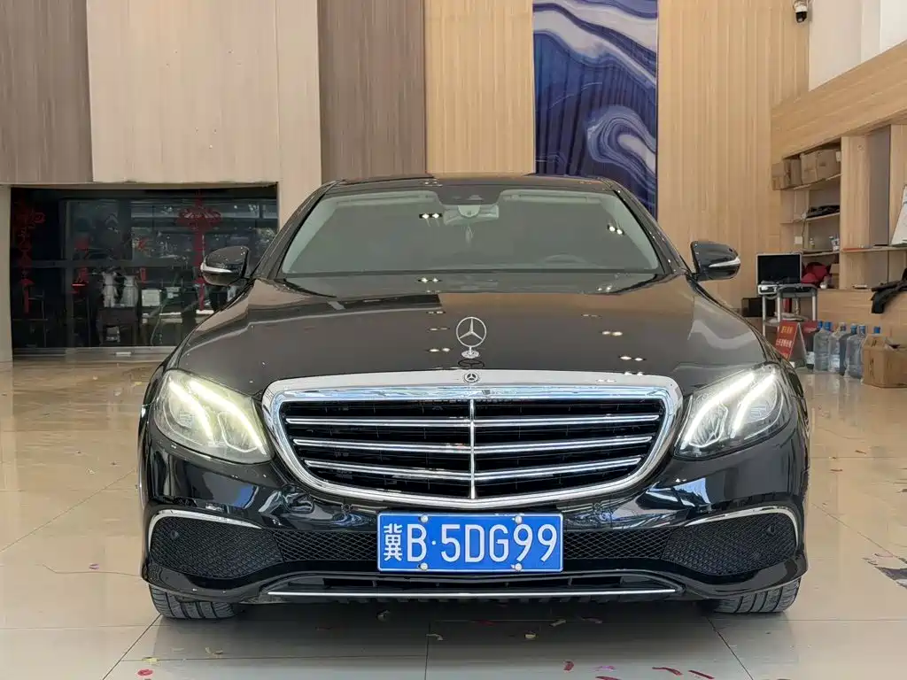 Фото 2 - Mercedes-Benz E-Class