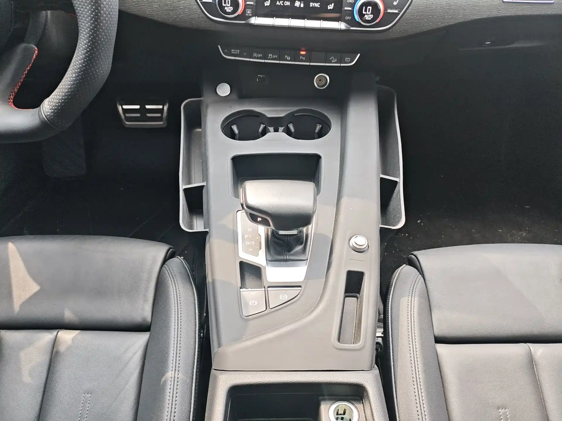 Фото 16 - Audi A4 (Import)