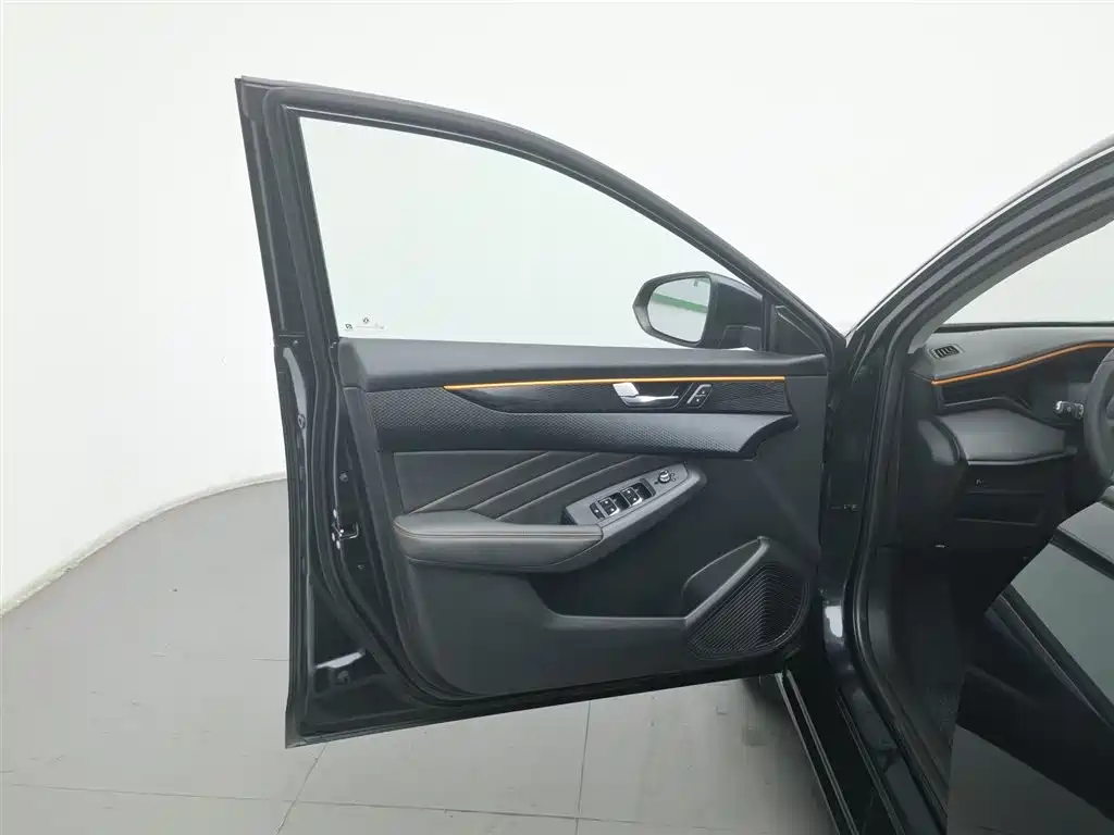 DONGFENG YI HYUN MAX