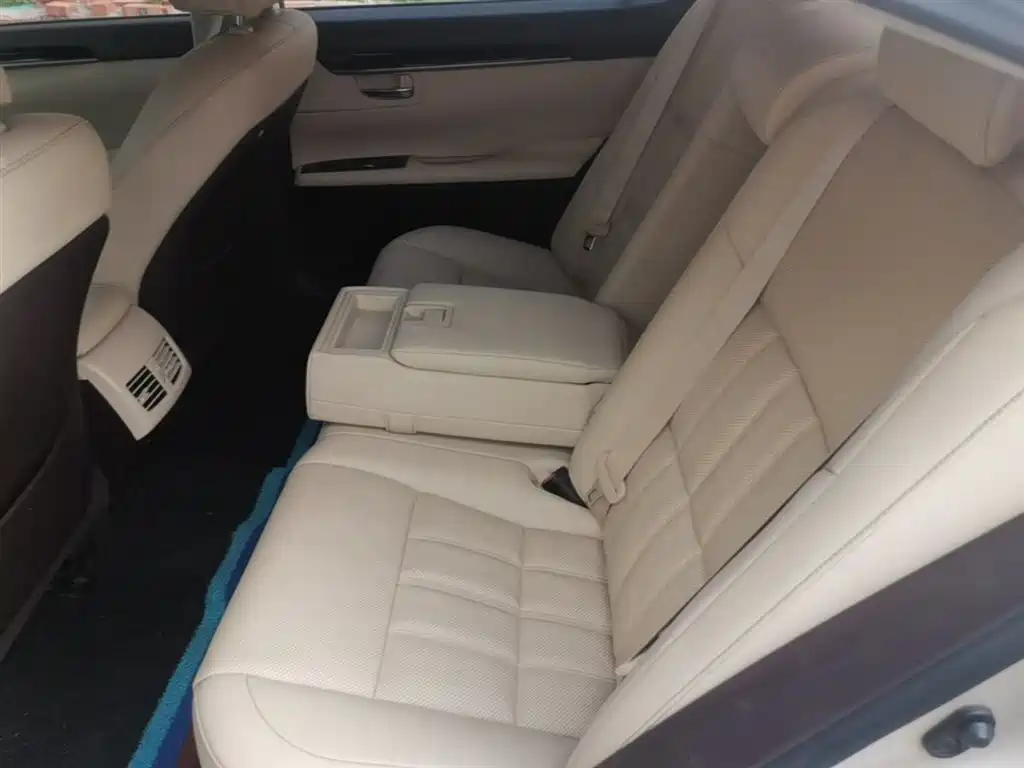 Lexus ES 2015 200 Elite Edition фото 24