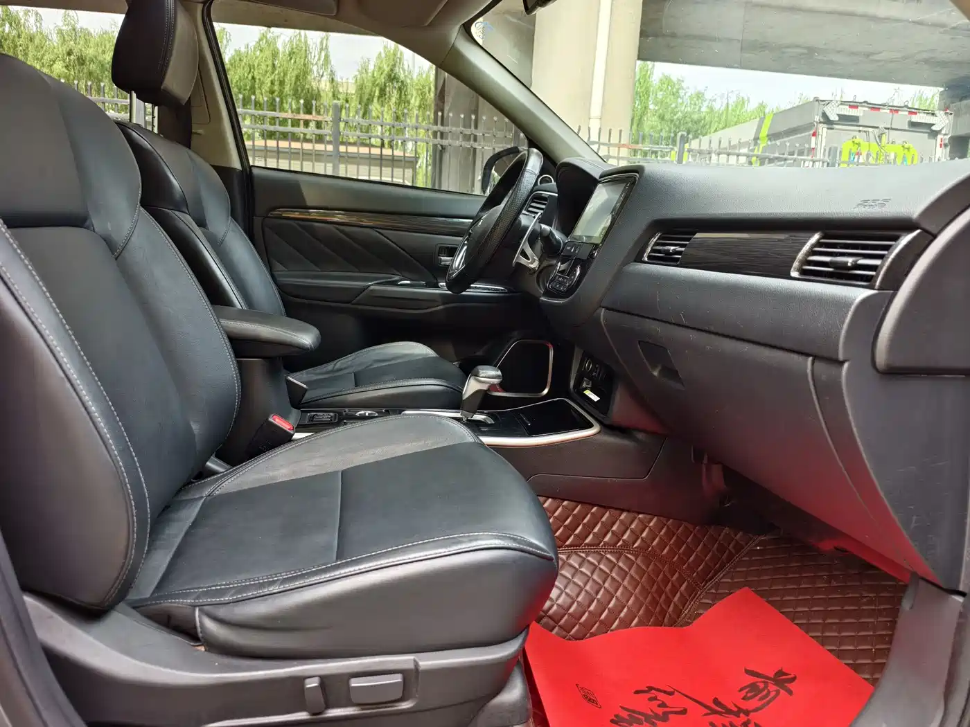 Mitsubishi Outlander 2019 2.4L 4WD Deluxe Edition 5-Seater China VI фото 13