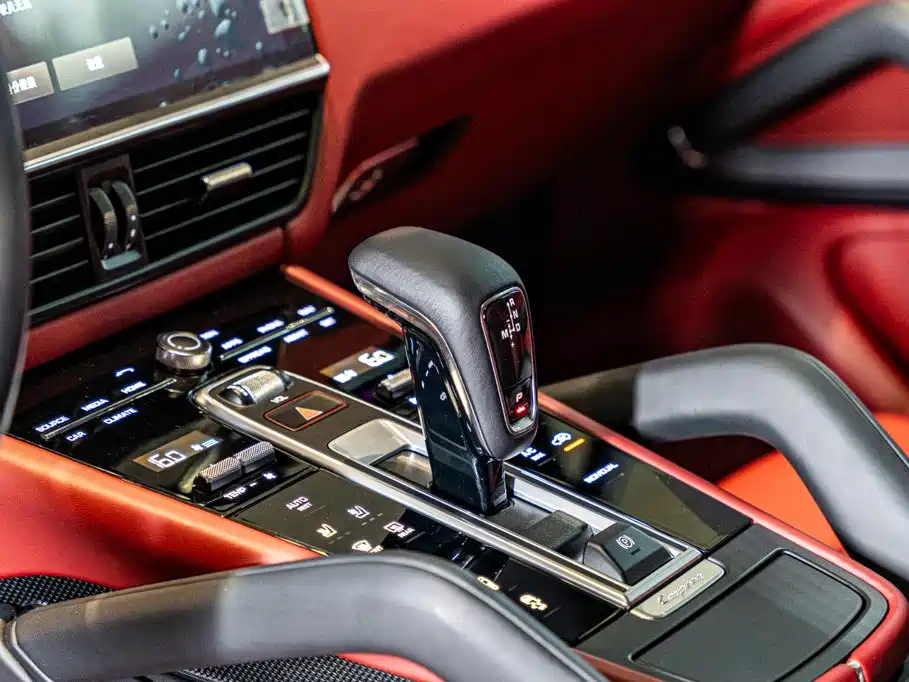 Photo 14 - Porsche Cayenne New Energy