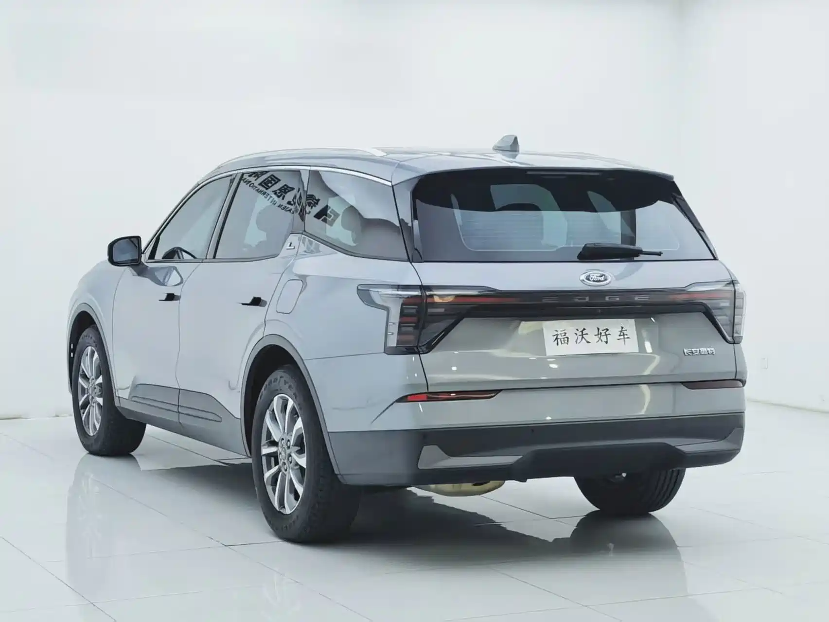 Фото 32 - Ford Edge