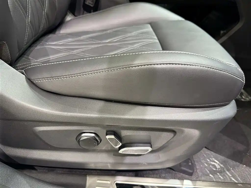 Changan UNI-K 2025 2024 2.0T FWD Global Edition