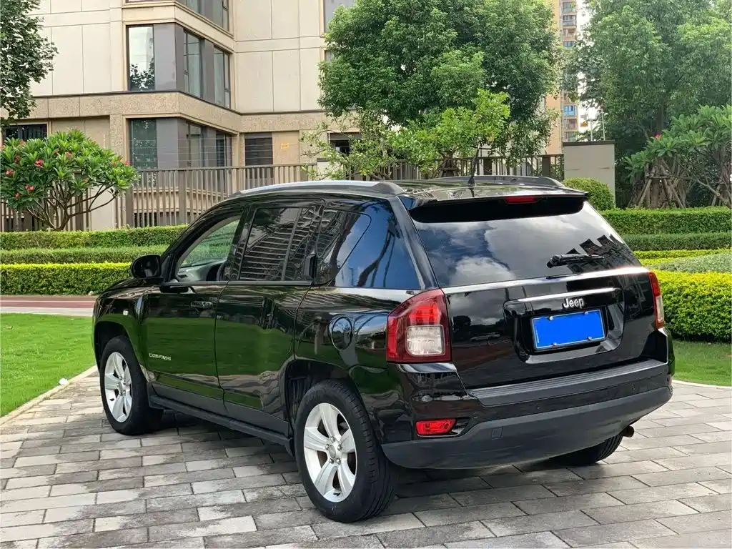 Jeep Compass (Import) 2015 2015 2.0L 2WD Sport