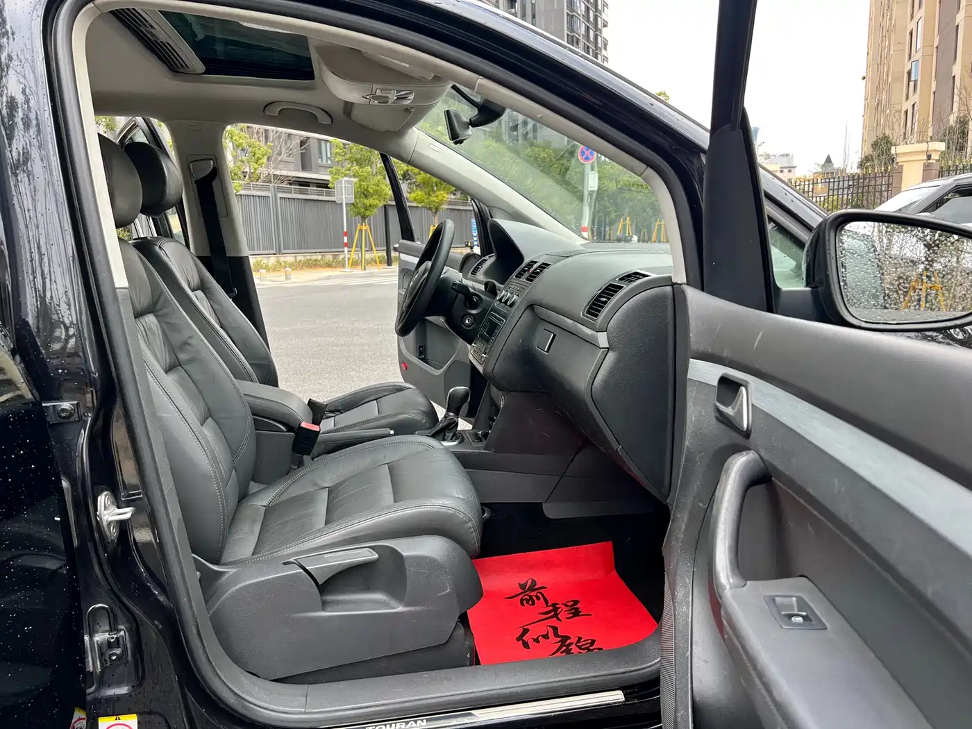 Volkswagen Touran 2015 1.4T DSG Comfort Edition 5-seater фото 12
