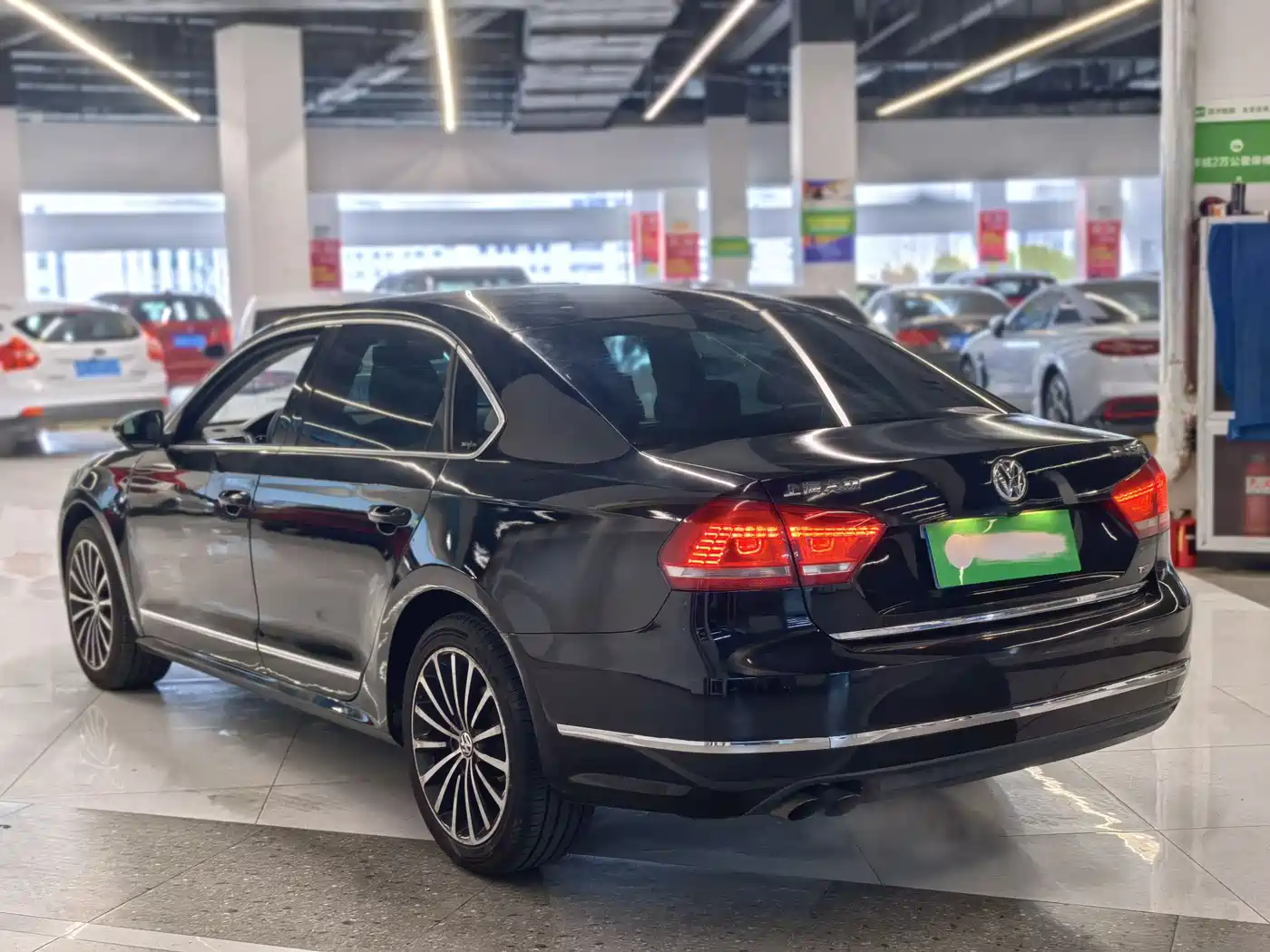 Volkswagen Passat 2014 1.8TSI DSG Executive Edition фото 4