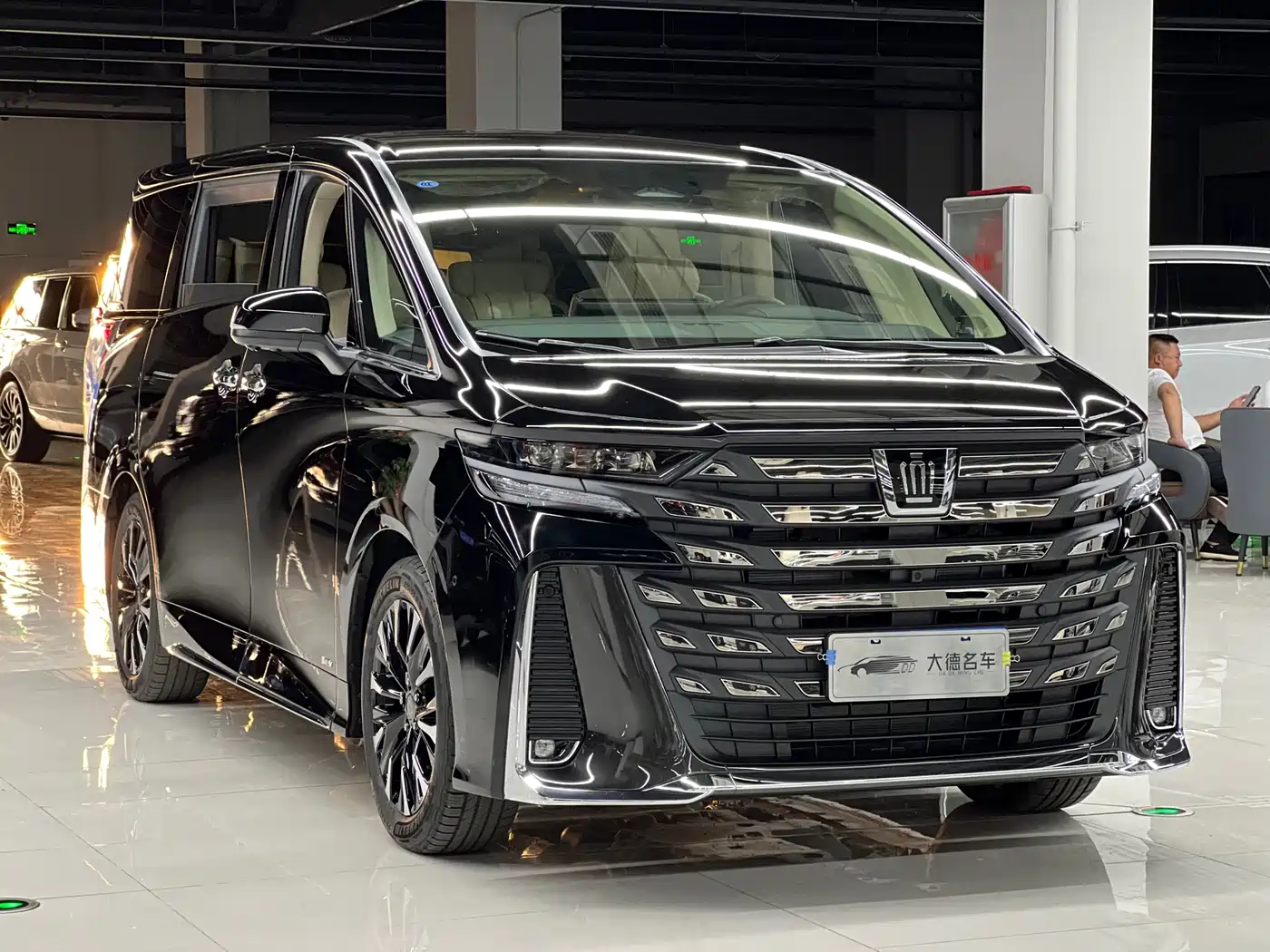 Toyota Vellfire 2024 Crown Hybrid 2.5L Executive Premium Edition фото 3