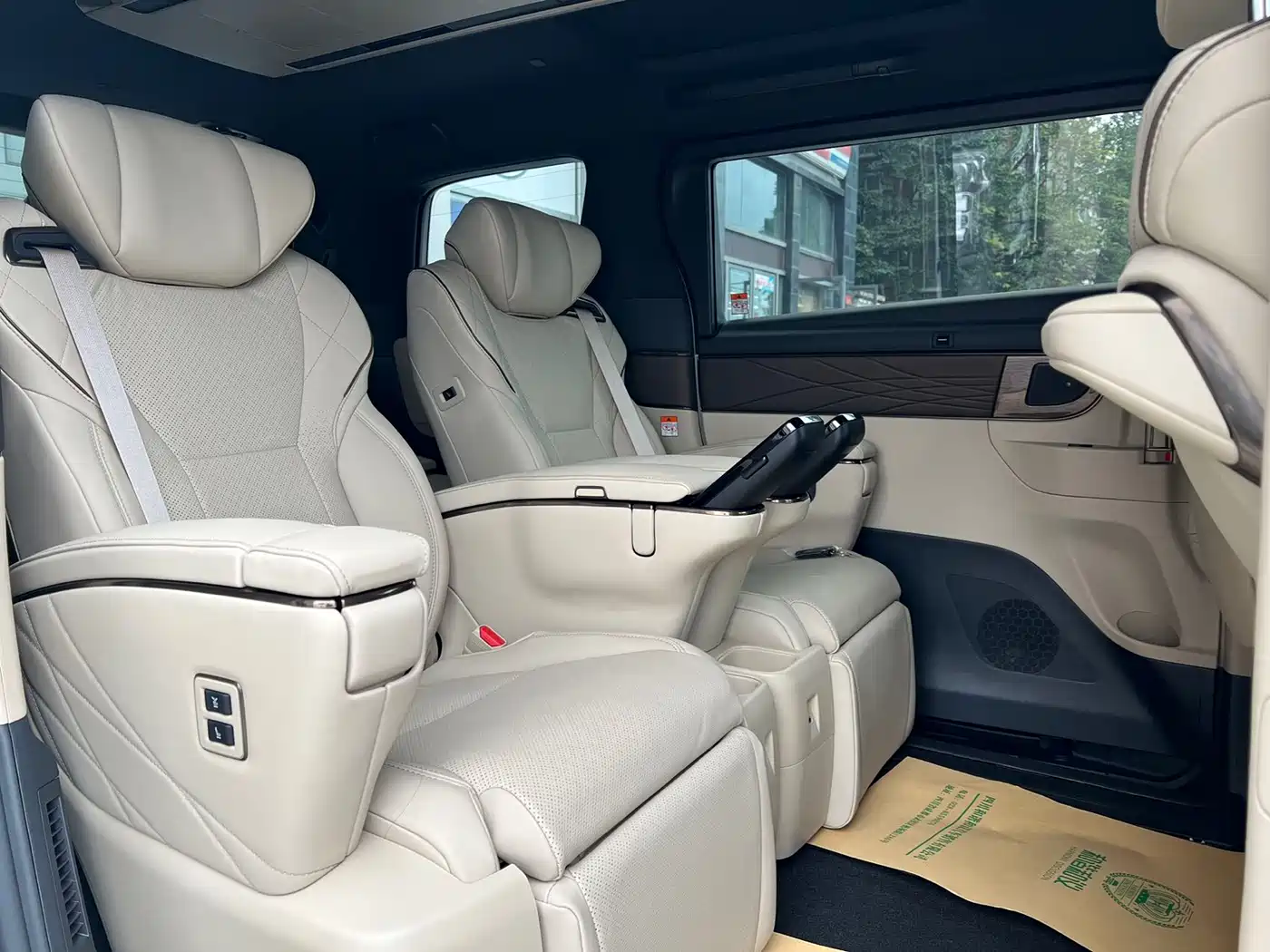 Toyota Alphard 2024 Hybrid 2.5L Ultimate Enjoyment Edition фото 13