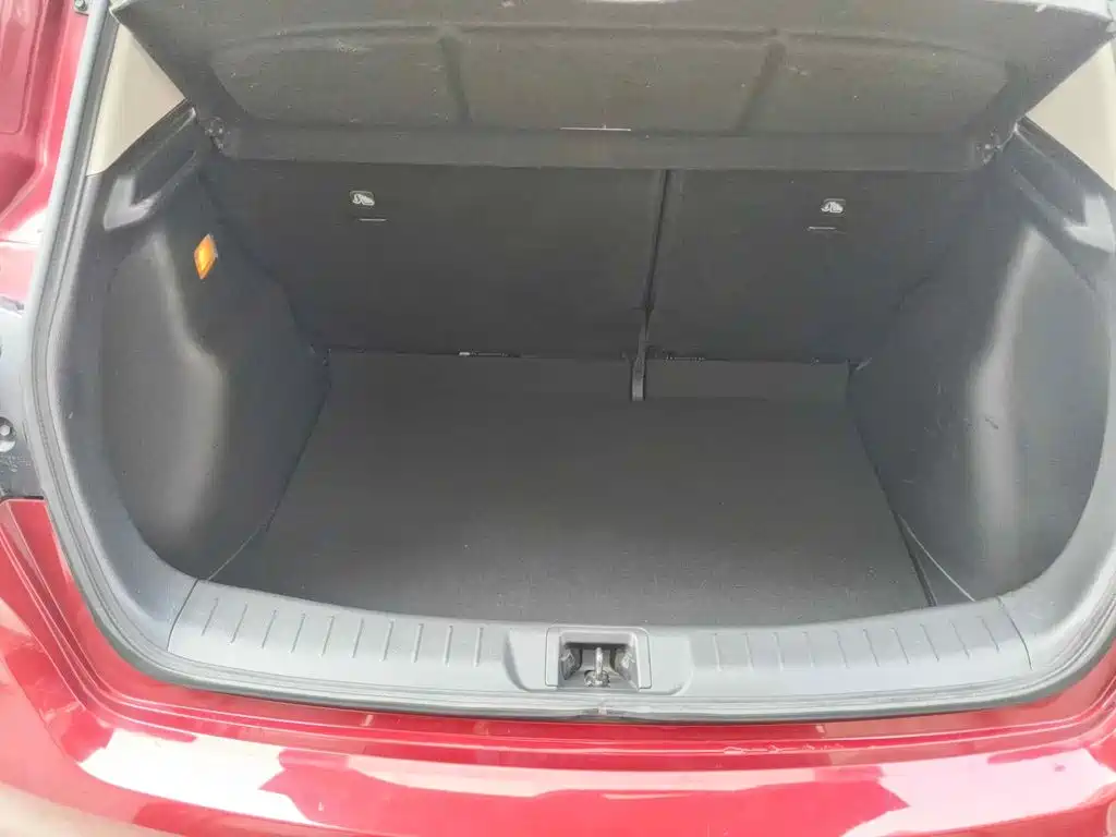 صورة 13 - Nissan Tiida