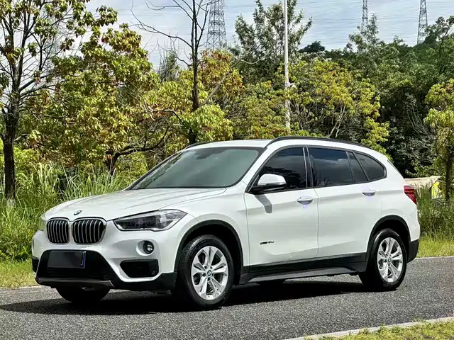 BMW X1 2016 sDrive18Li Premium Model — фото 1