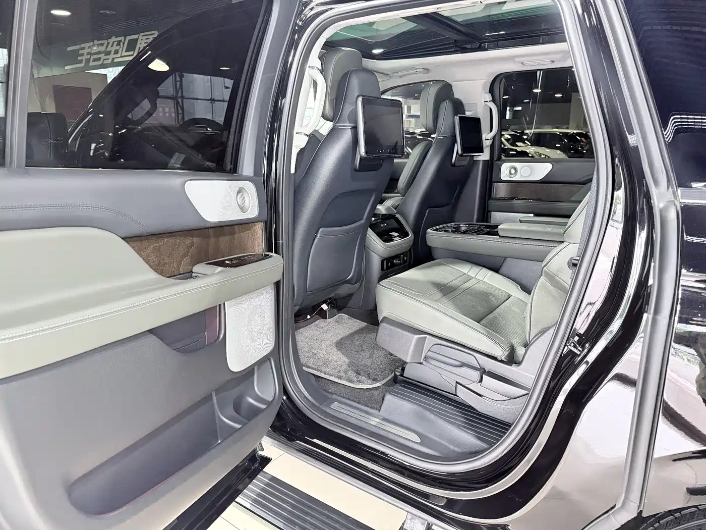 LINCOLN NAVIGATOR