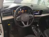 Photo 10 - Volkswagen Tiguan L