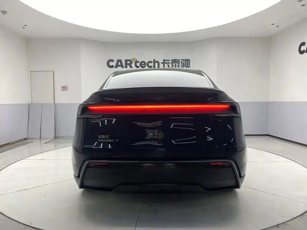 Фото 6 - Tesla Model Y