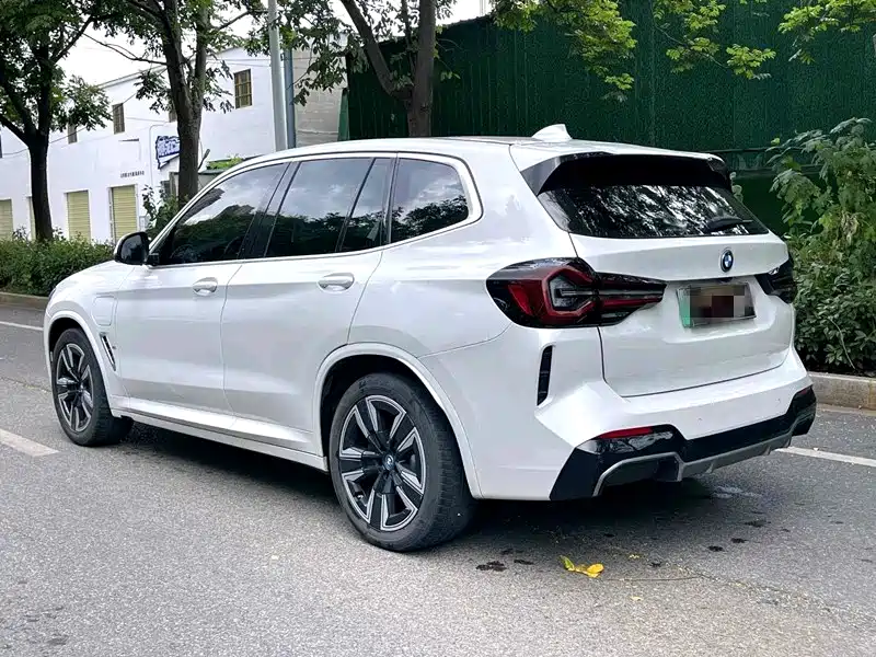 Фото 4 - BMW iX3