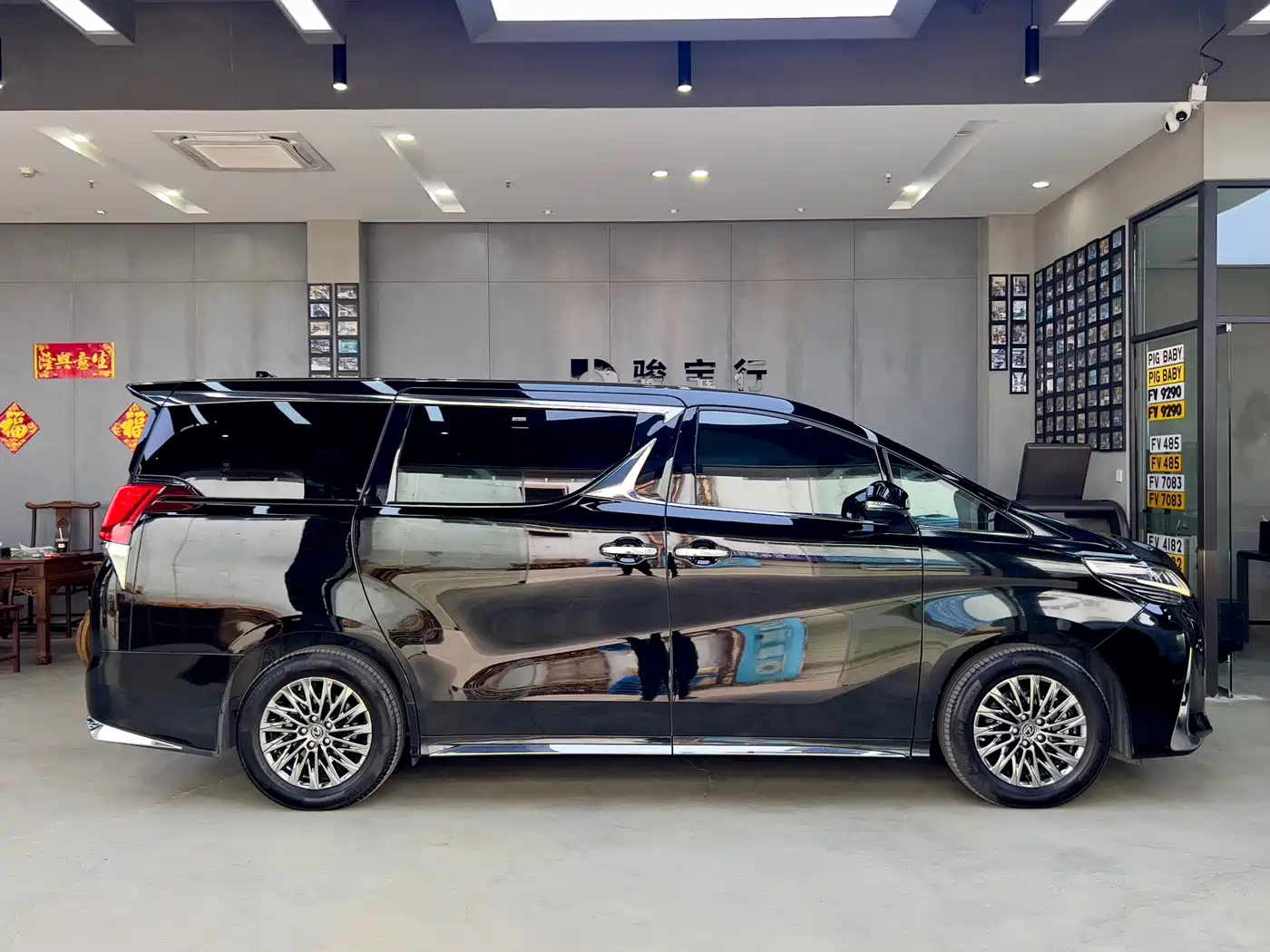 Lexus LM 2020 300h 4-Seat Imperial Edition фото 7