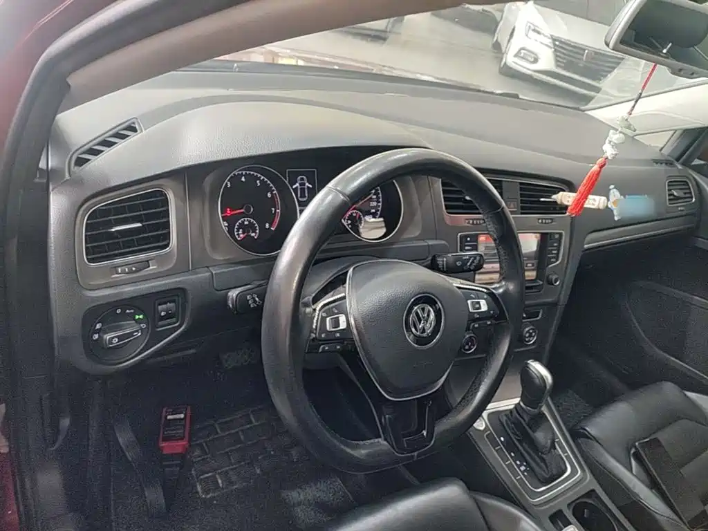 Photo 10 - Volkswagen Golf