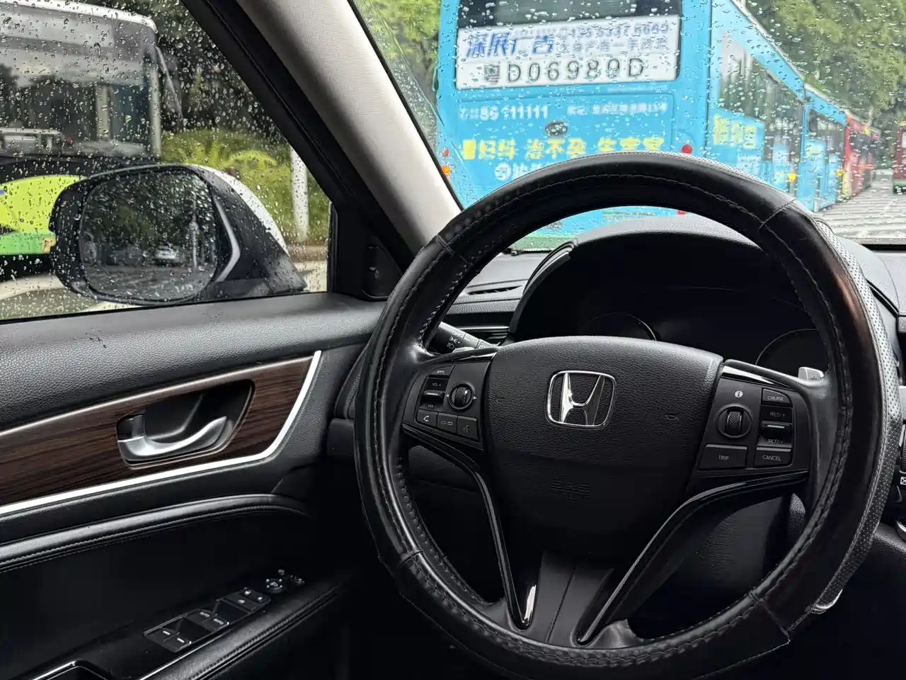 Фото 6 - Honda Avancier
