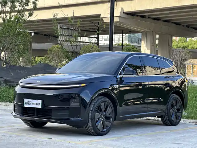Li Auto L6 2025