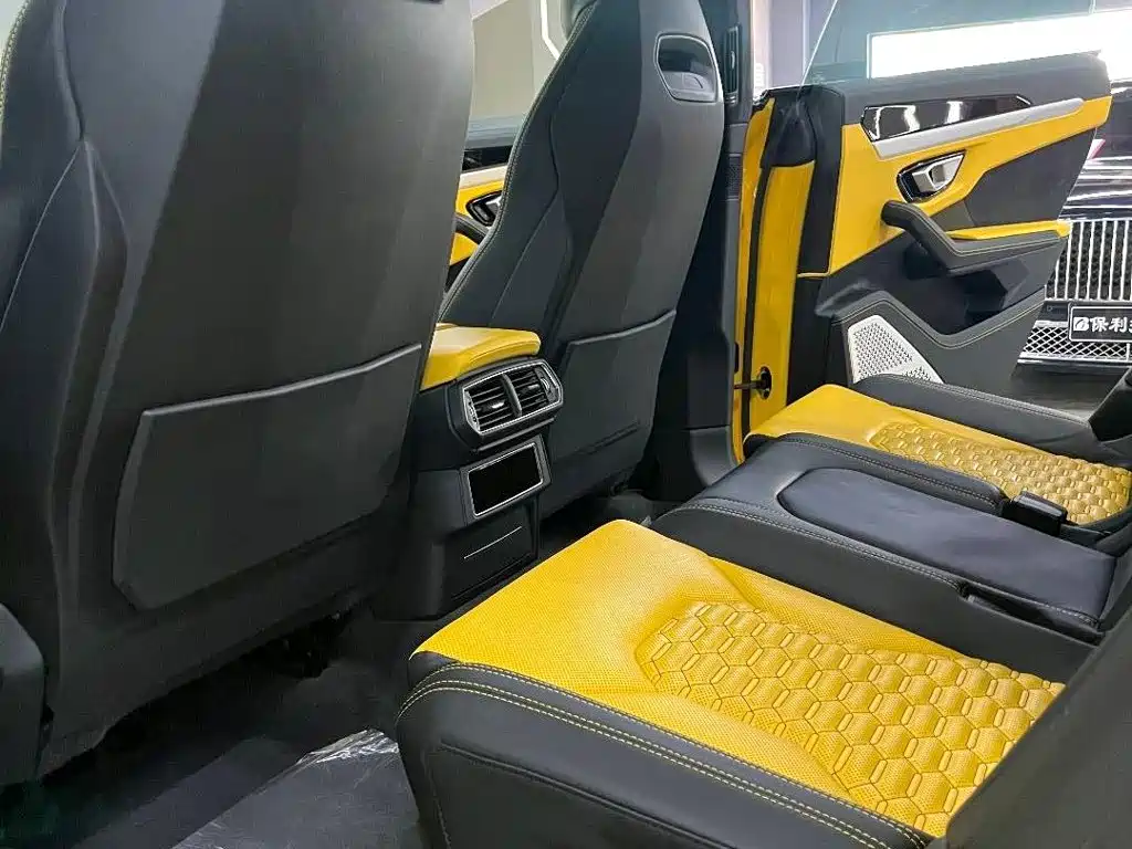 Фото 9 - Lamborghini Urus