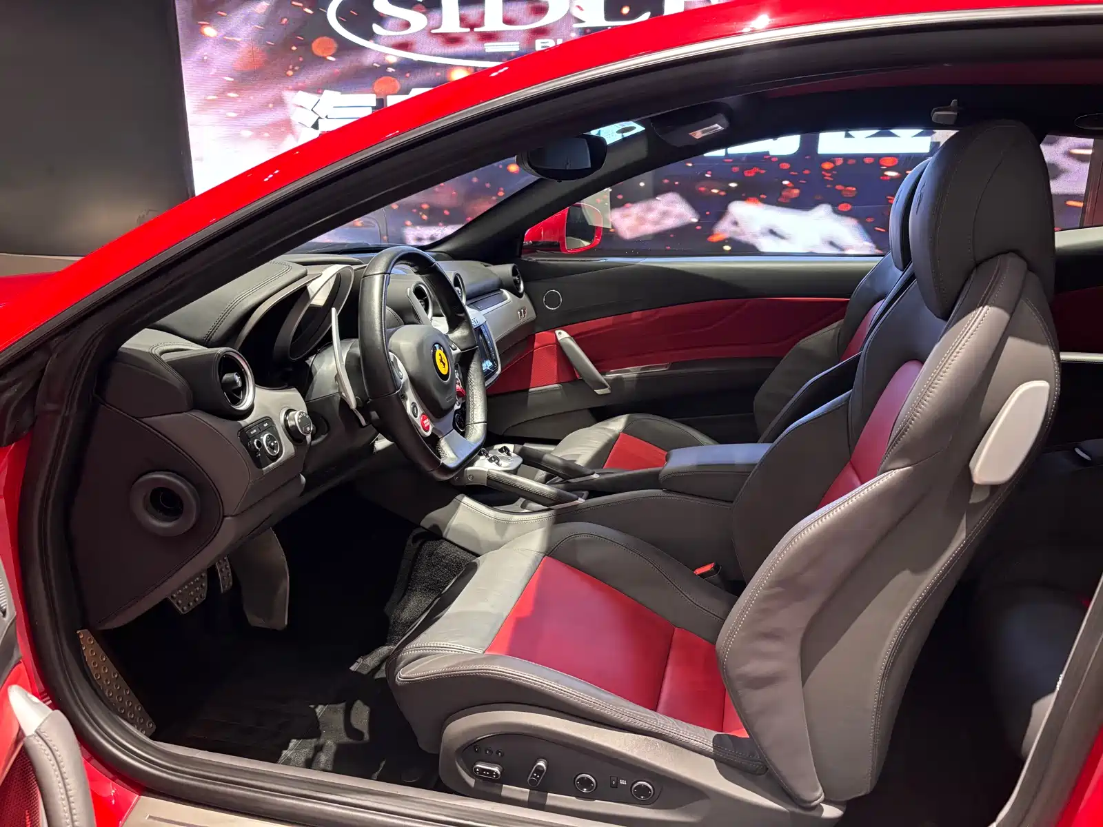 Фото 8 - Ferrari FF