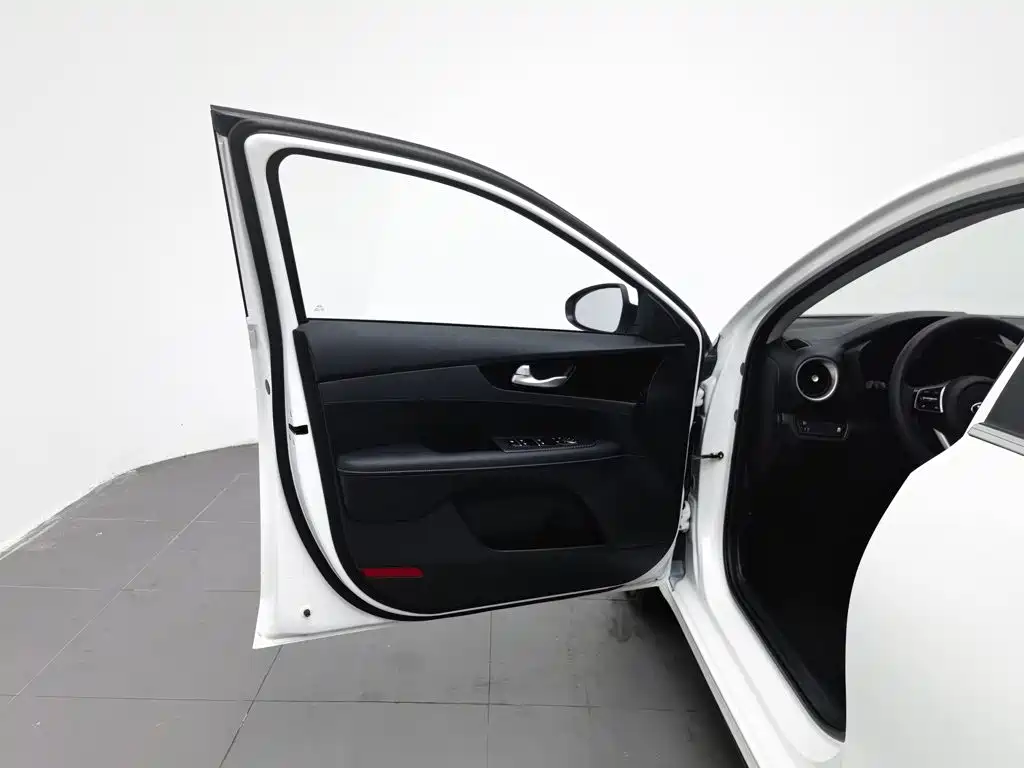 Photo 8 - Kia K3