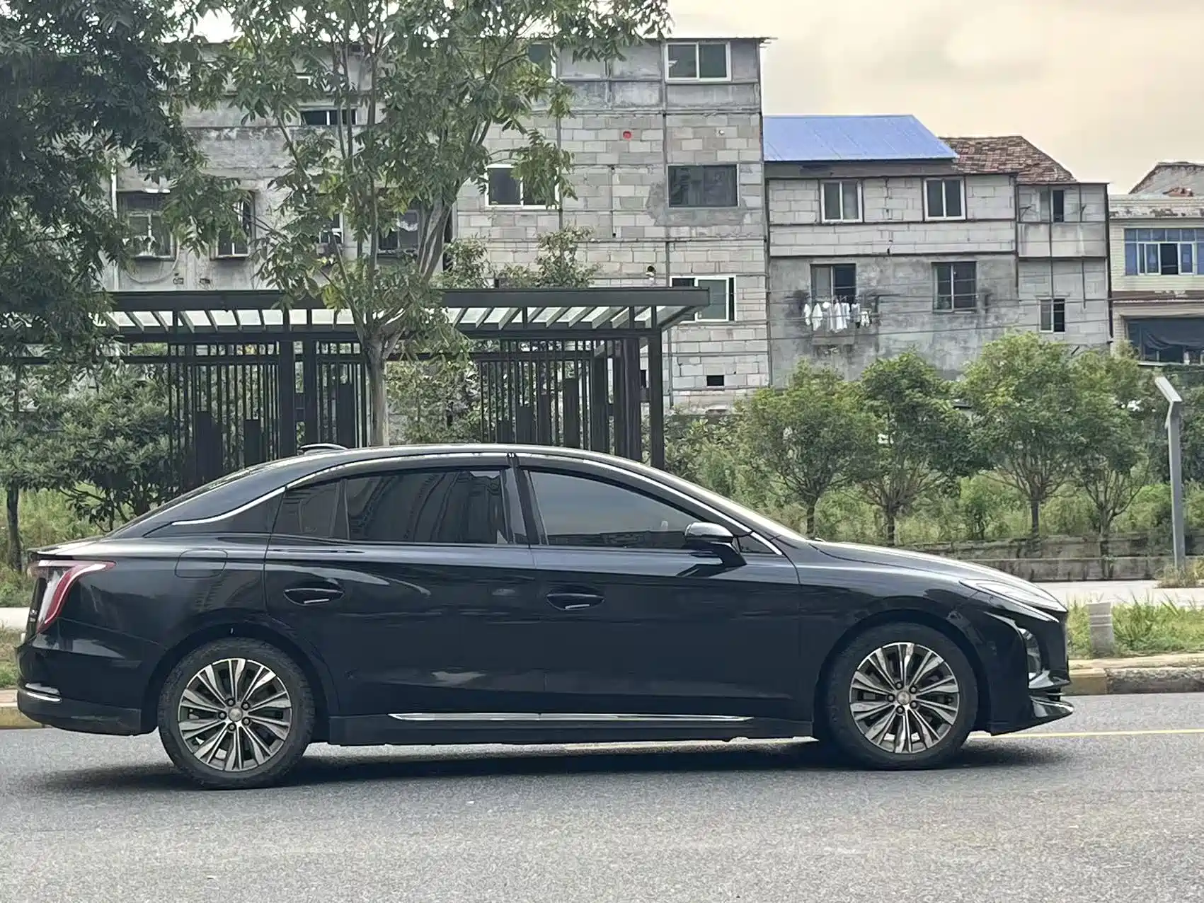 Photo 8 - Hongqi E-QM5