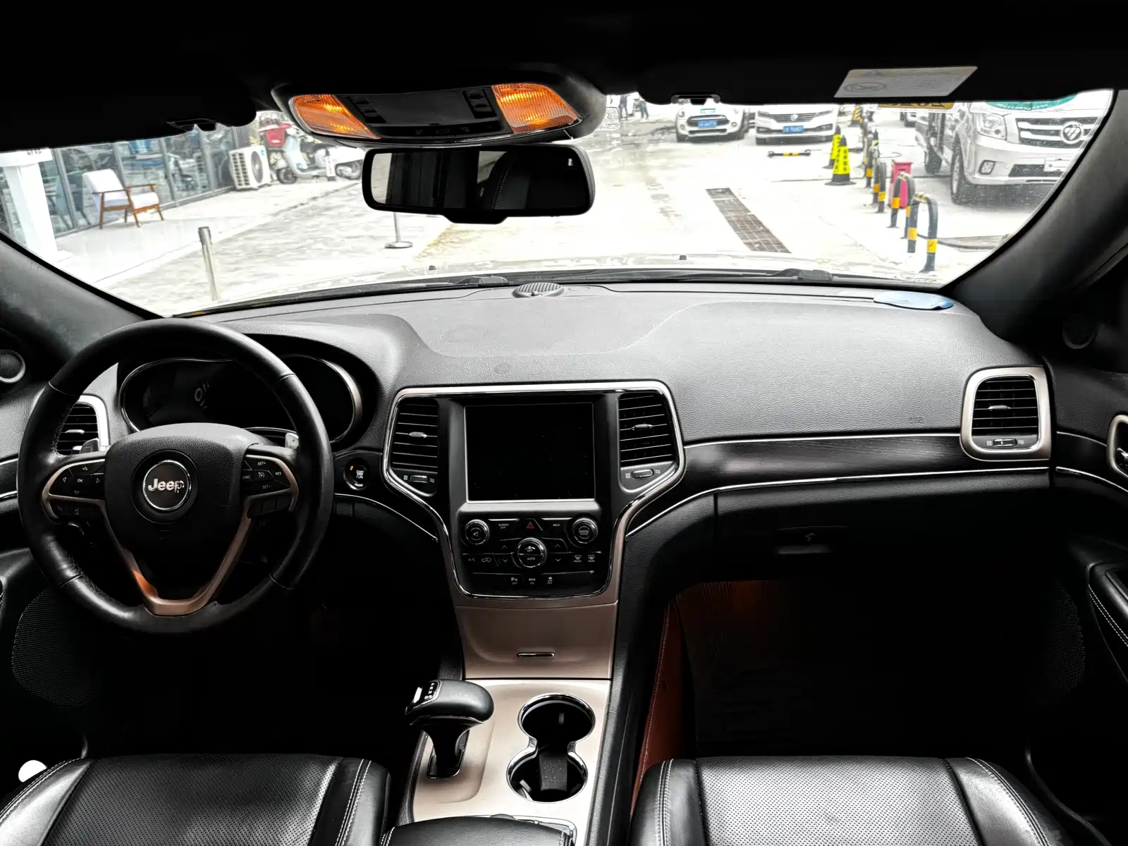 Photo 5 - Jeep Grand Cherokee (Import)