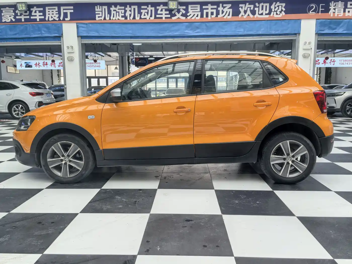 Volkswagen Polo 2012 1.6L Cross Polo AT фото 4