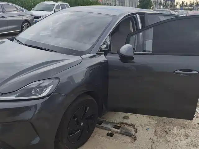 MG 4 EV 2025