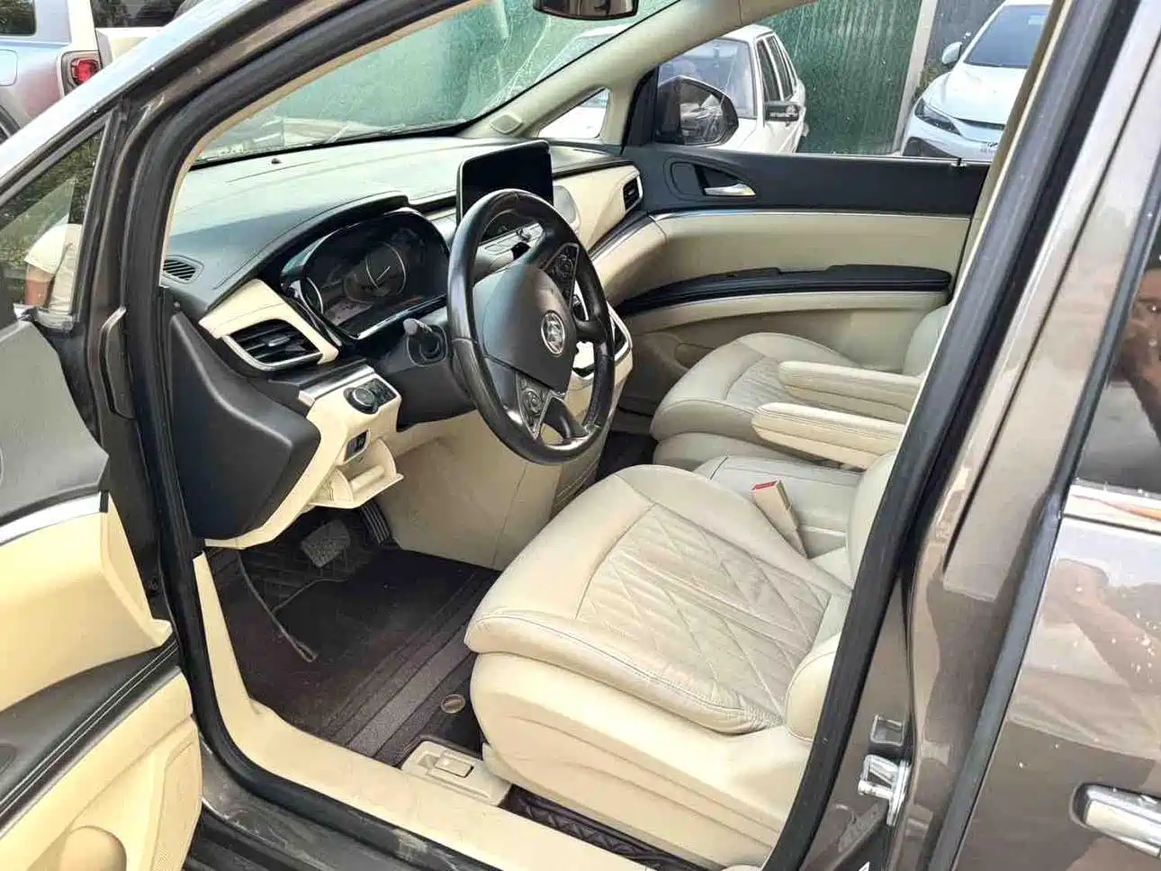 Фото 4 - Buick GL8