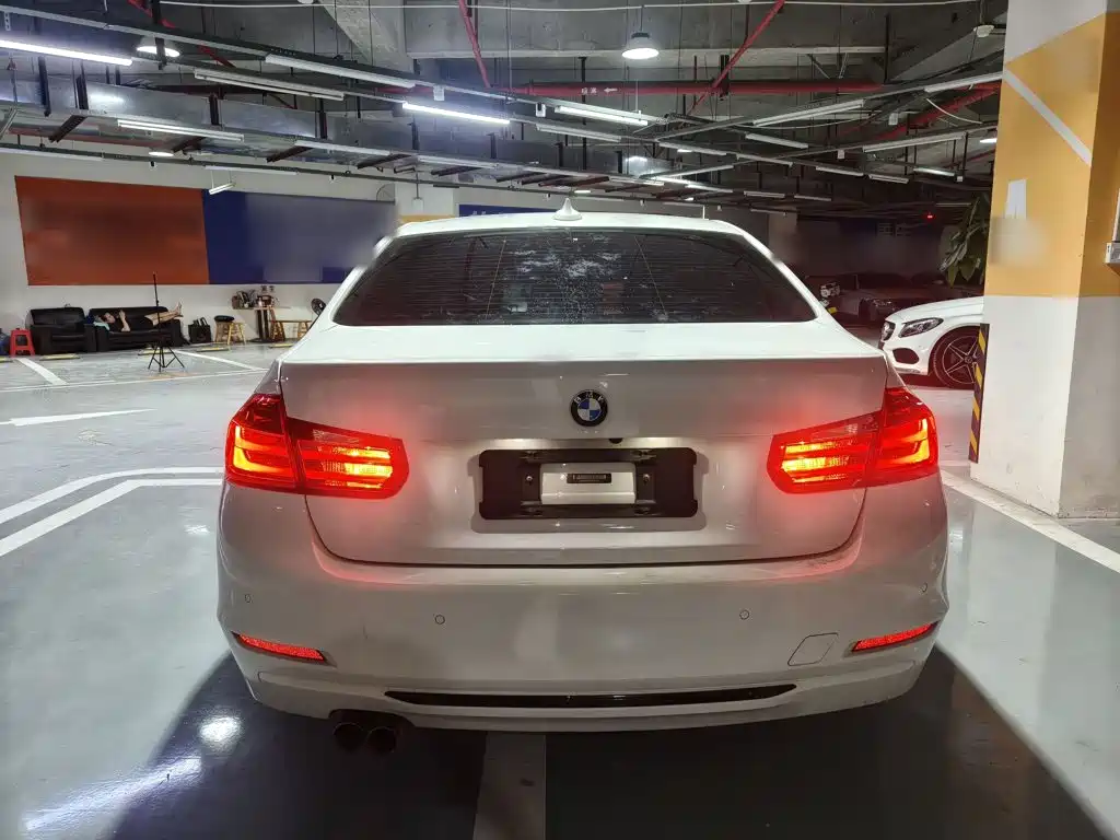 Photo 6 - BMW 3 Series